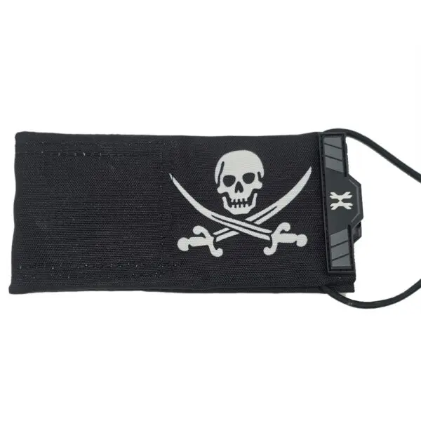 Black pouch with skull and crossbones.